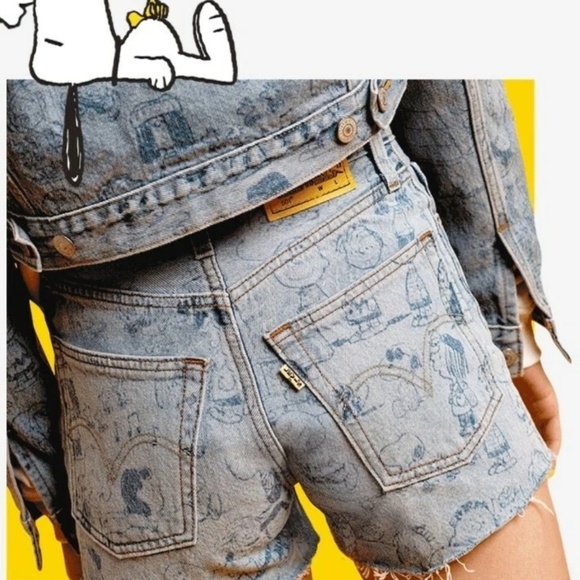 Levi’s x Peanuts Snoopy Print High-Rise Cutoff Denim Shorts Size W26 - Picture 16 of 16